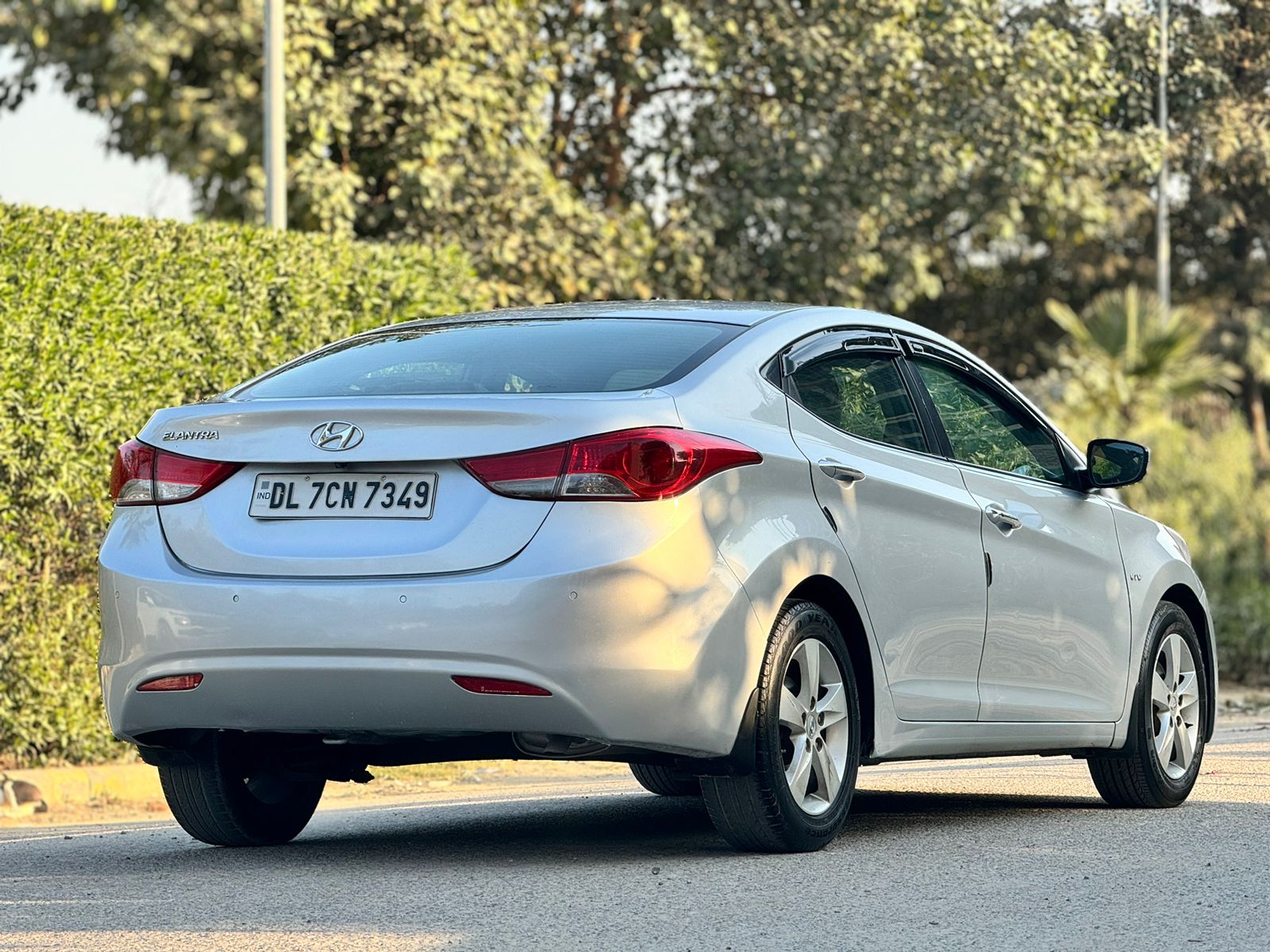 Hyundai ELENTRA Sx optional 2013 - Image 2